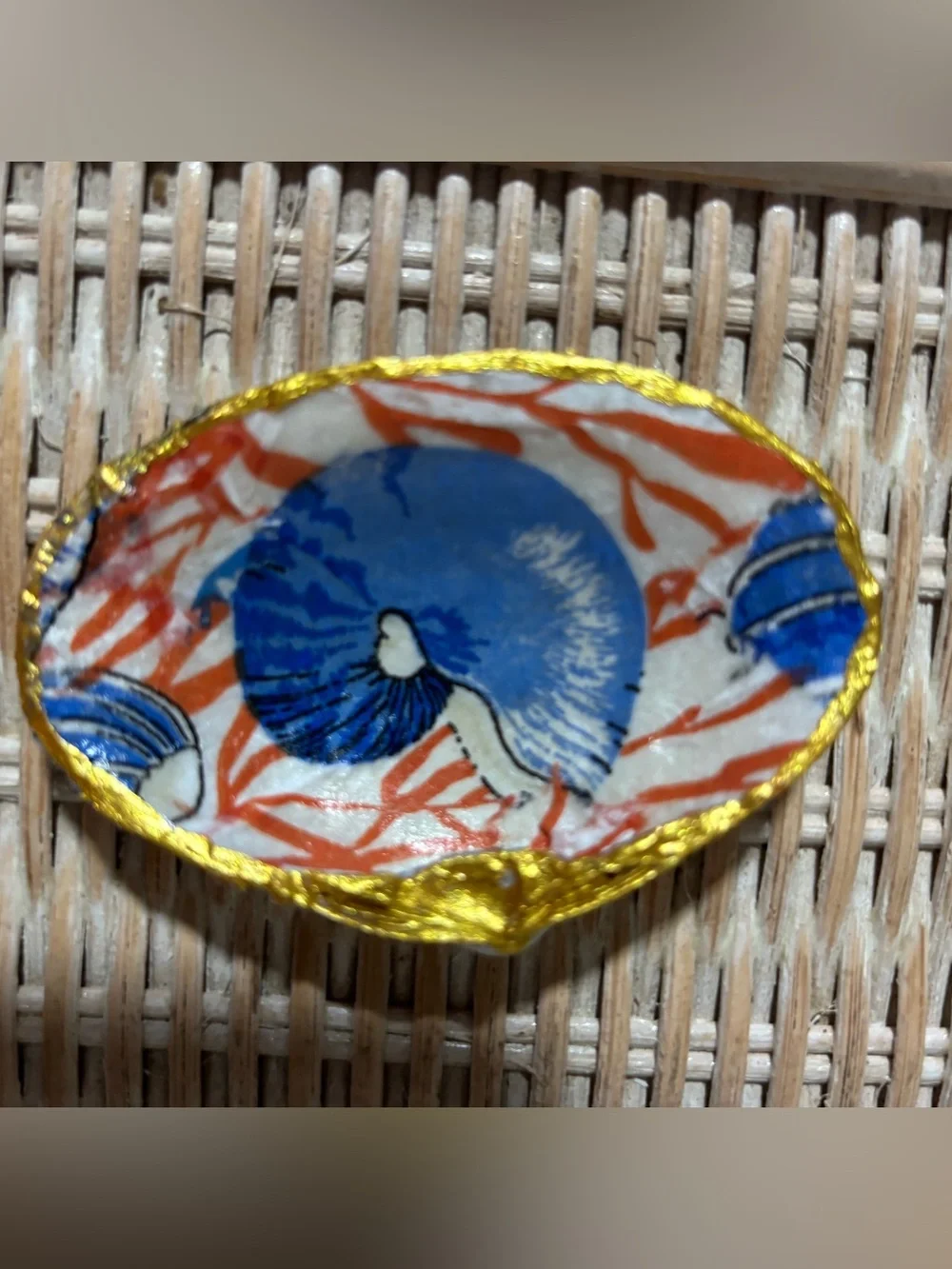 decoupaged Sea shell jewelry holder: blue and red